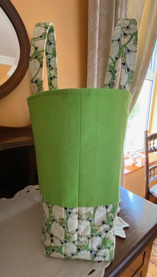 quilted tote bag with happy frogs