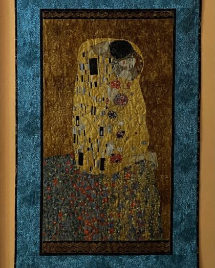 quilted wall hanging of Klimt's famous painting The Kiss